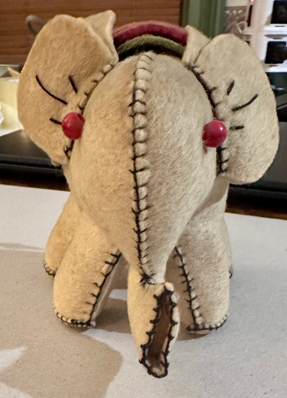 Vintage Felt Elephant 1950's era 4" tall with Read Plastic Bead Button Eyes CS36-2026