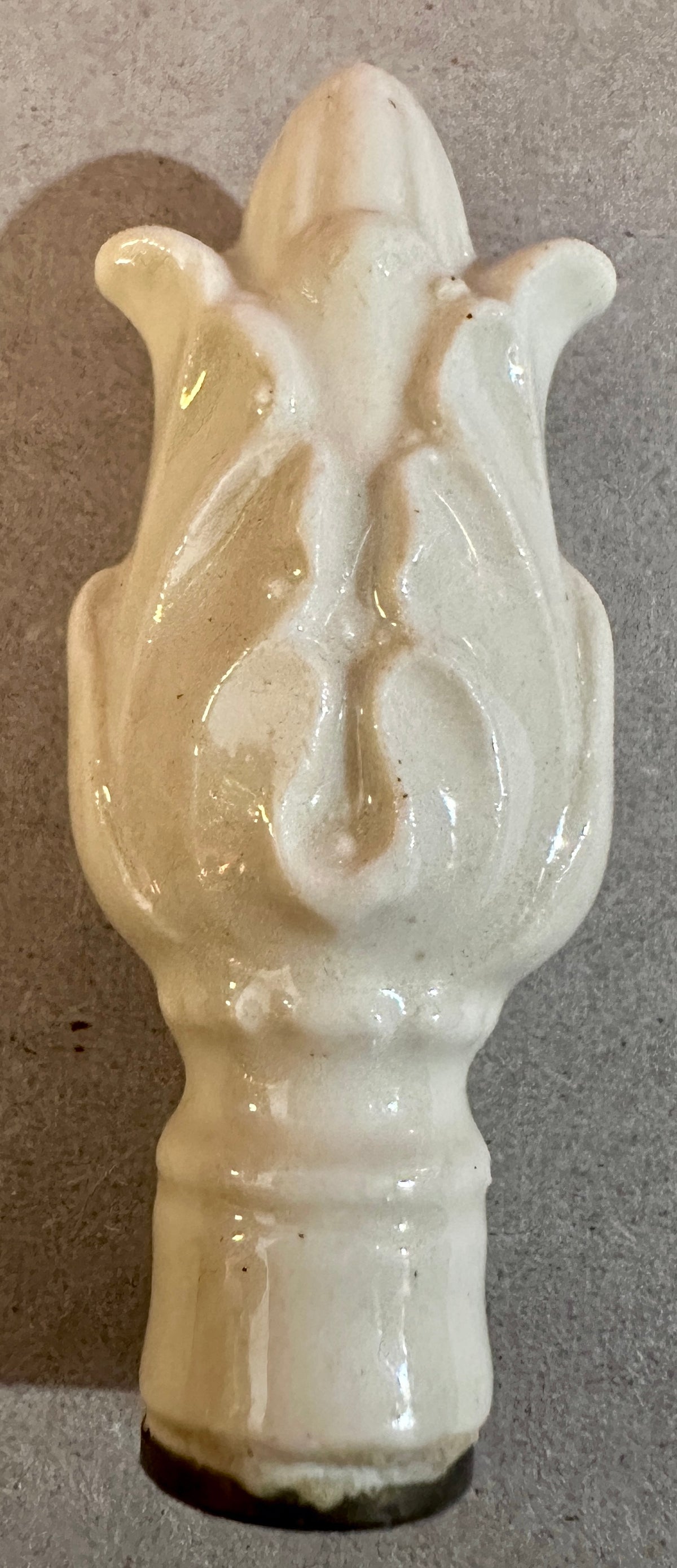Vintage Porcelain Stylized Flower Bud Lamp Finial CS552026